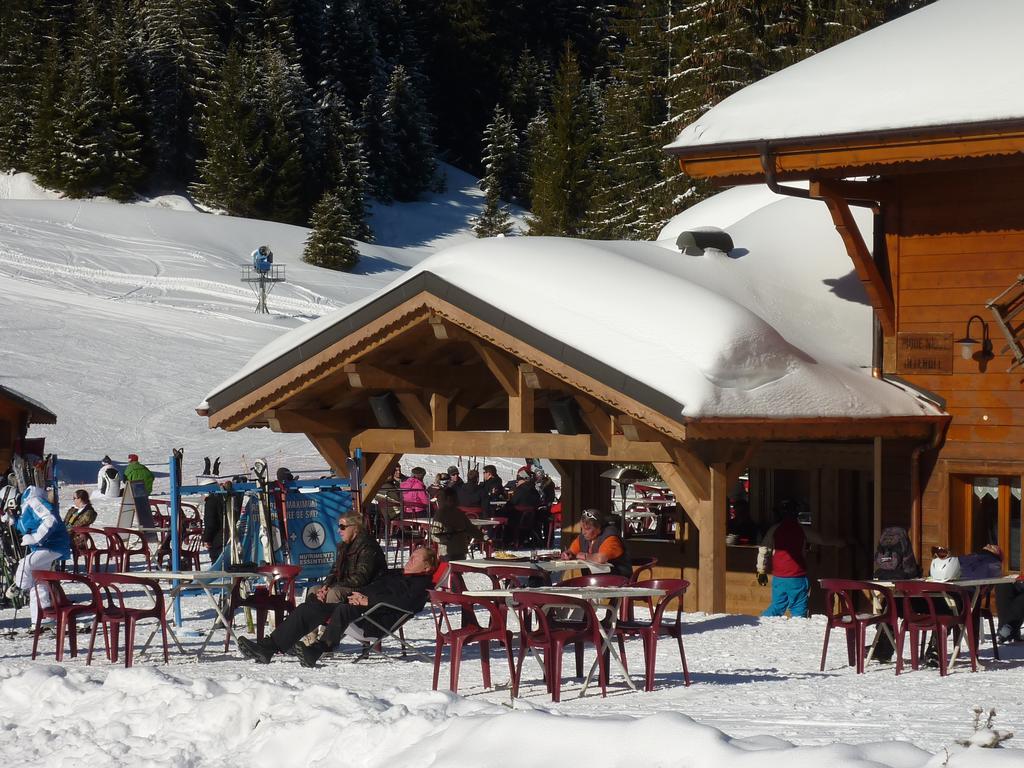 La Perdrix Blanche Hotel Chatel Exterior photo