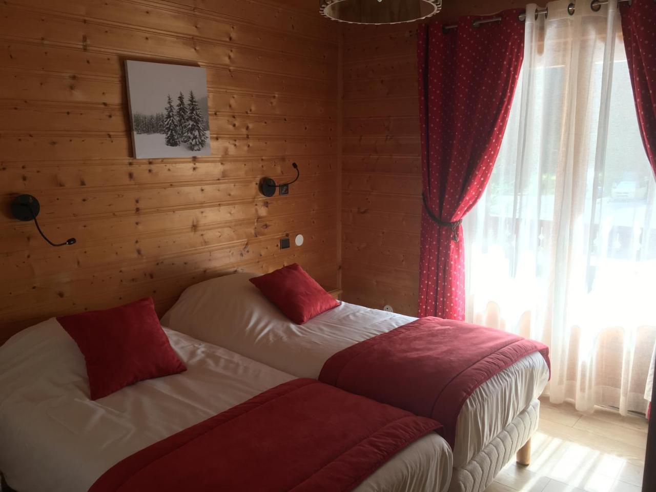 La Perdrix Blanche Hotel Chatel Exterior photo